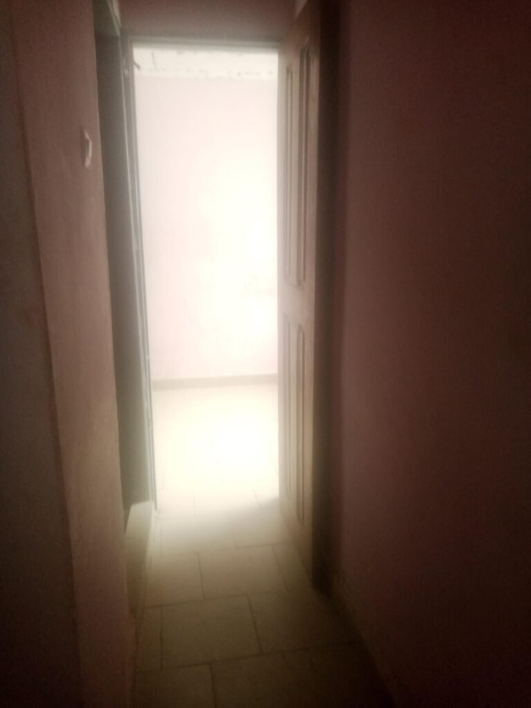 comfortable room toilet kitchen for rent in tarred malingo molyko buea