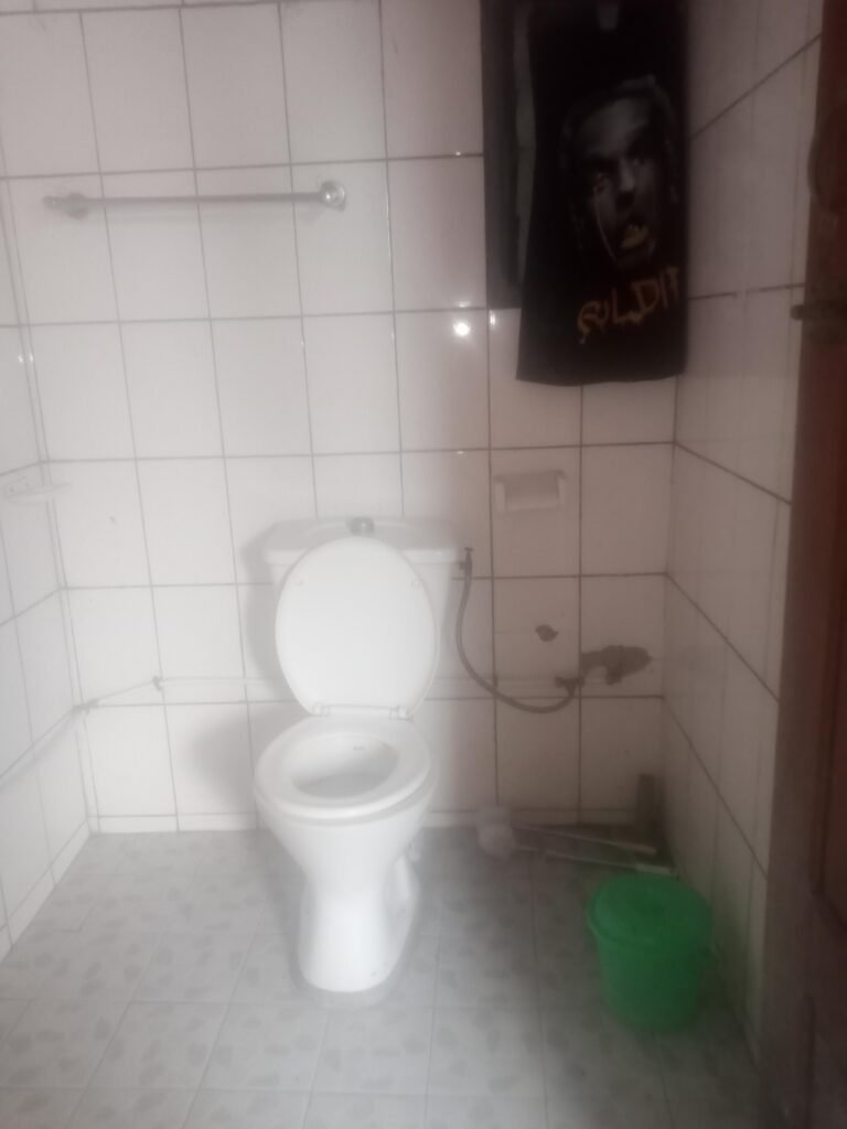 comfortable room toilet kitchen for rent in tarred malingo molyko buea